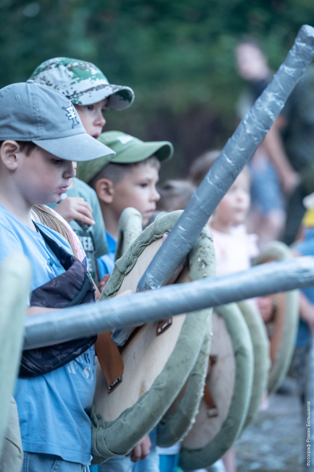 Детские бои на мечах