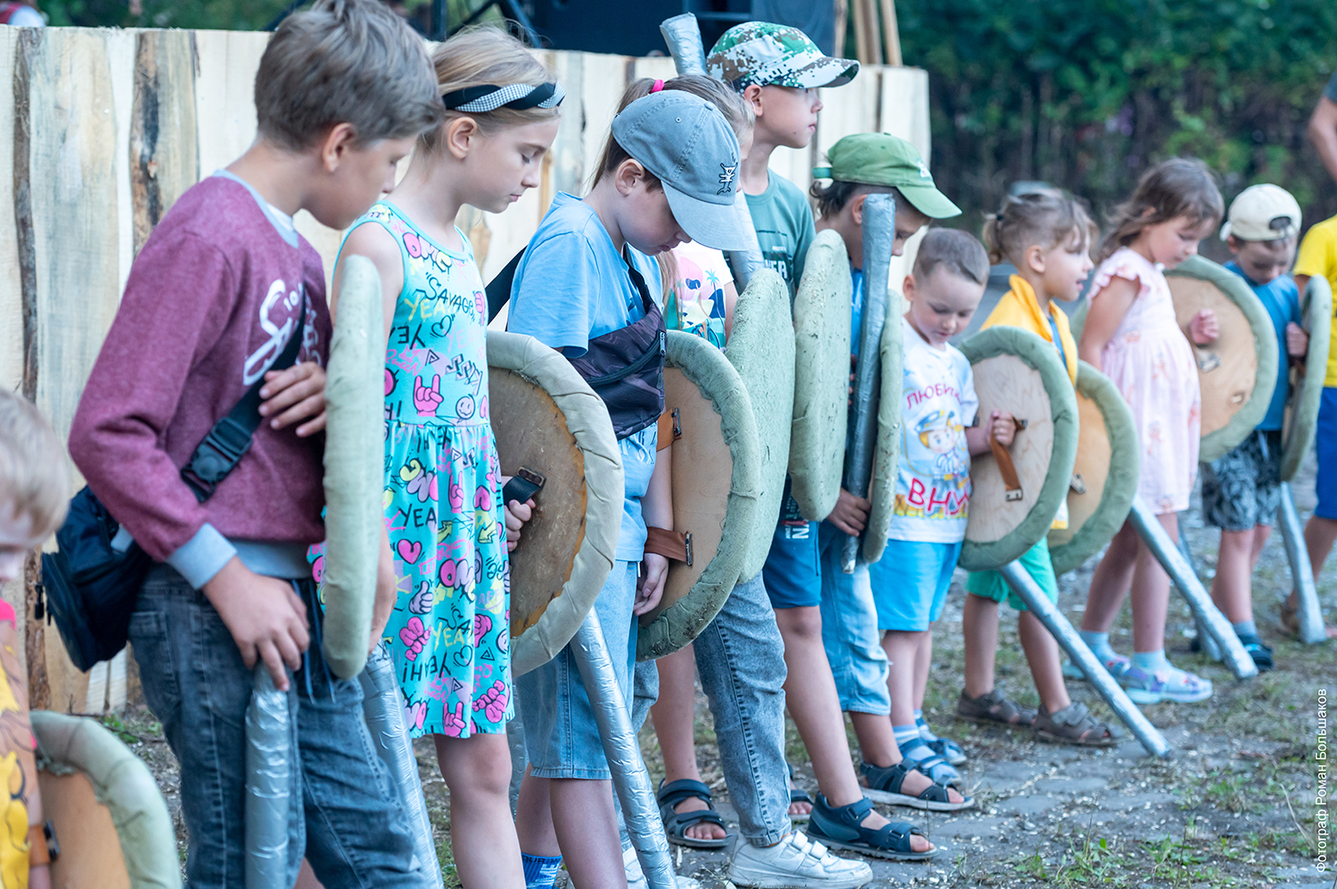 Детские бои на мечах